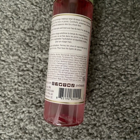 Sanrio Makeup Bundle (Eyeshadow and setting spray? - Picture 2 of 6